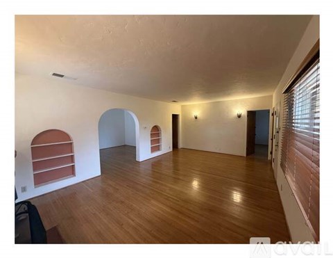 1211 East Cota Street 4 Beds Apartment for Rent