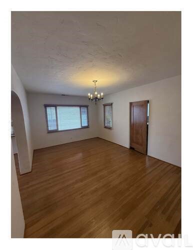 1211 East Cota Street 4 Beds Apartment for Rent