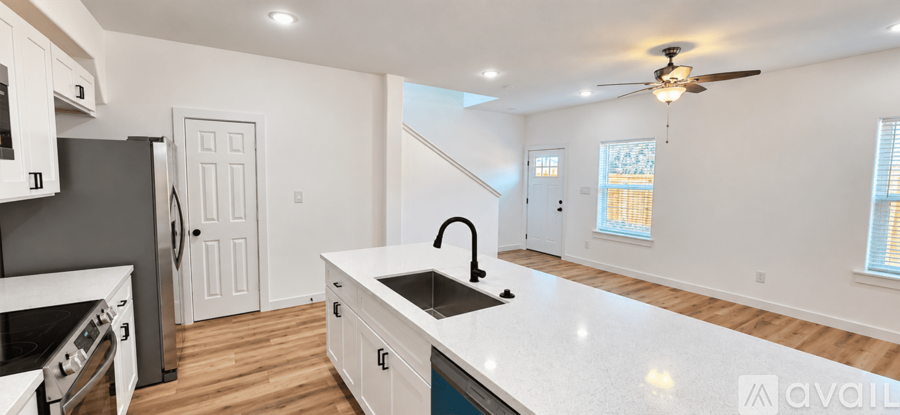 1052 North Ln 3 Beds Apartment for Rent - Photo gallery 2