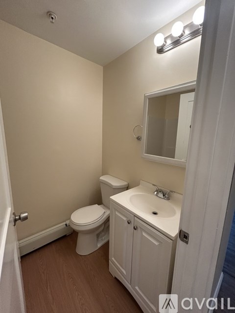77 Chestnut St 3 Beds Apartment for Rent