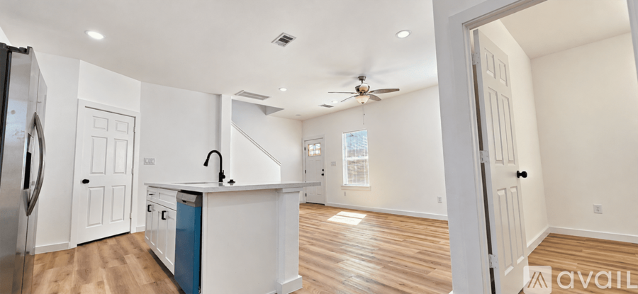 1052 North Ln 3 Beds Apartment for Rent - Photo gallery 2