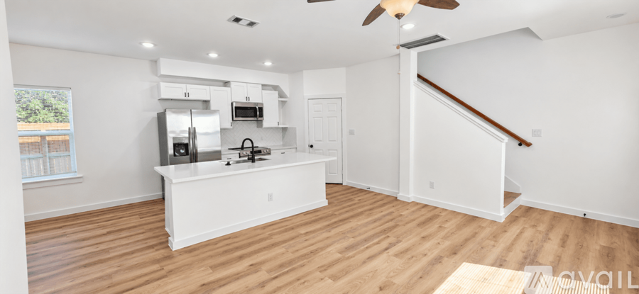 1052 North Ln 3 Beds Apartment for Rent - Photo gallery 4