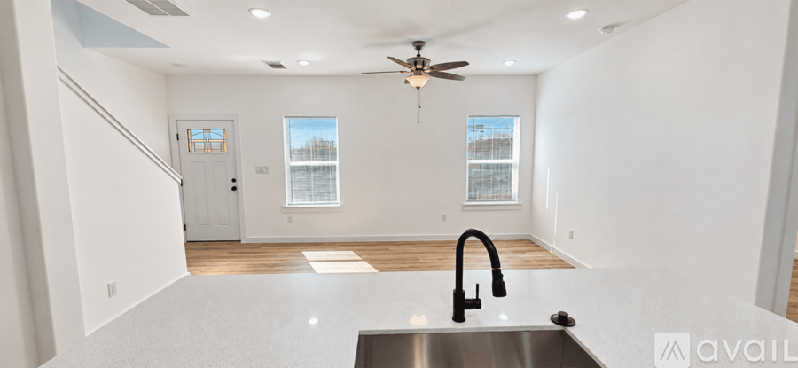 1052 North Ln 3 Beds Apartment for Rent - Photo gallery 5