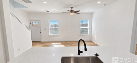 1052 North Ln 3 Beds Apartment for Rent