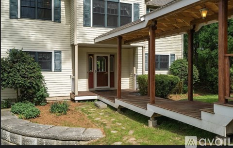 10 Shore Road 2 Beds Apartment for Rent