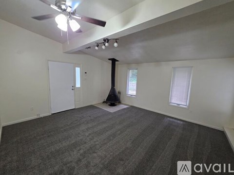 1236 Linden Ave 4 Beds Apartment for Rent