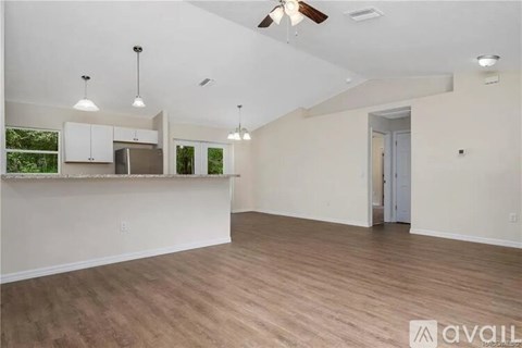 6022 E Tremont St 3 Beds Apartment for Rent