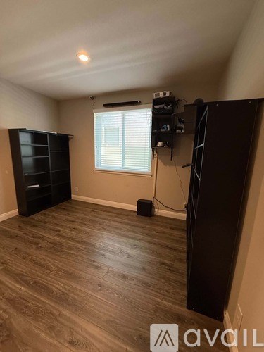 917 La Salle Circle 4 Beds Apartment for Rent