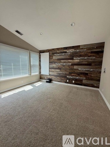917 La Salle Circle 4 Beds Apartment for Rent
