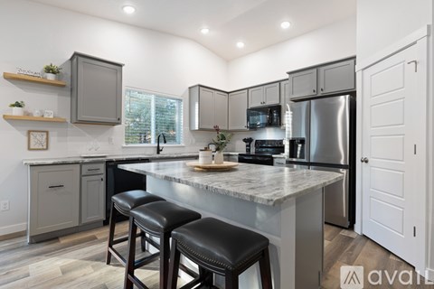 3917 N Amberwood Ave 4 Beds Apartment for Rent