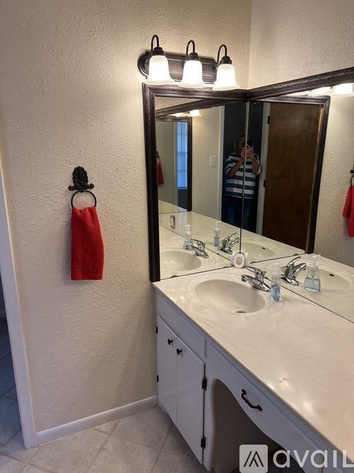 1221 Fairway Terrace 4 Beds Single Family Home for Rent - Photo gallery 2