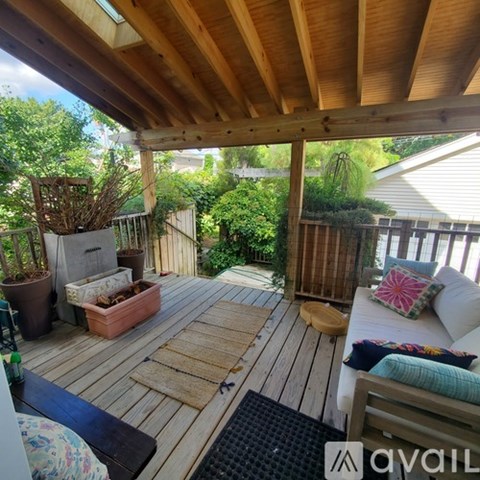 4704 North Kennicott Avenue 2 Beds Apartment for Rent