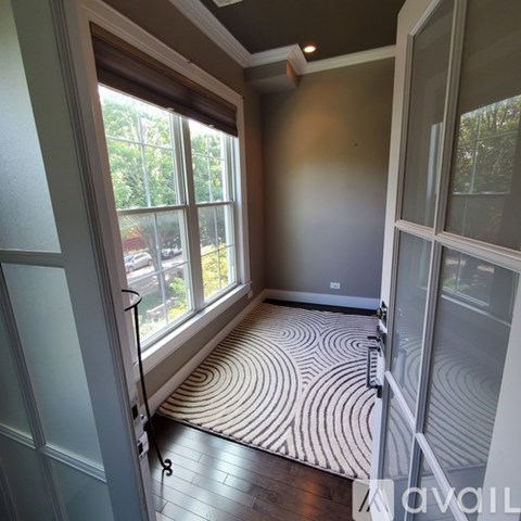 4704 North Kennicott Avenue 2 Beds Apartment for Rent