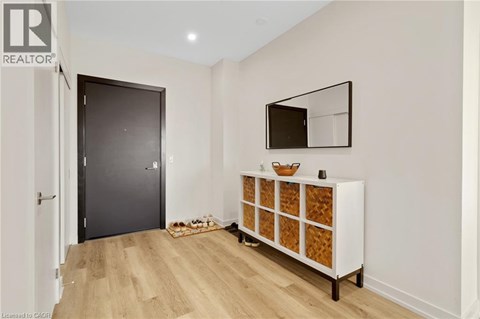 15 WELLINGTON Street S Unit# 911 2 Beds Apartment for Rent