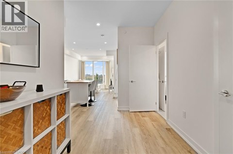 15 WELLINGTON Street S Unit# 911 2 Beds Apartment for Rent