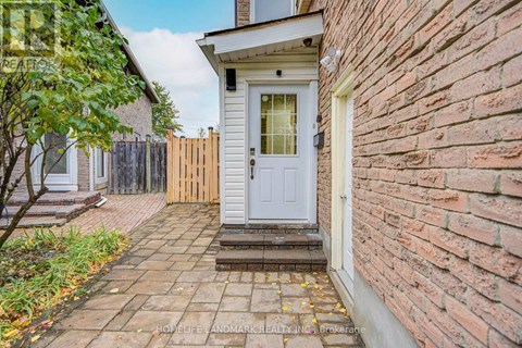 8 FULLERTON CRESCENT 5 Beds Apartment for Rent