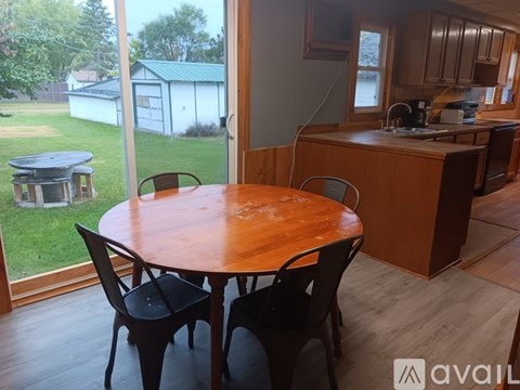 503 2Nd St W 2 Beds Apartment for Rent