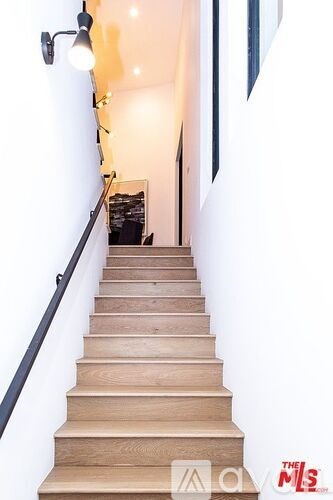 2404 W Glendale Ct 3 Beds Apartment for Rent