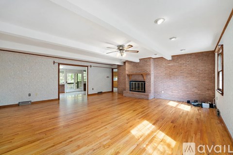 251 Rosscommon Road 4 Beds Apartment for Rent
