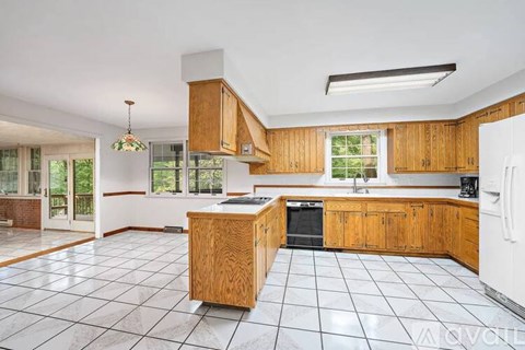 251 Rosscommon Road 4 Beds Apartment for Rent