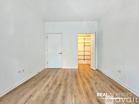 558 W Webster Ave 2 Beds Apartment for Rent