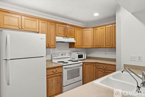857 Columbia Ln 3 Beds Apartment for Rent