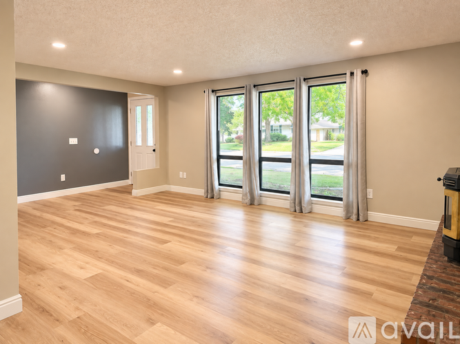 688 Mark Avenue 5 Beds Single Family Home for Rent - Photo gallery 4
