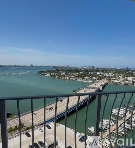 7601 E Treasure Dr 1 Apartment for Rent - Photo gallery 3