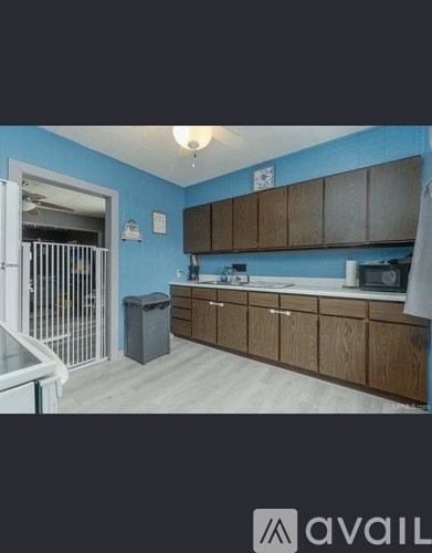 615 Wilson Avenue 3 Beds Apartment for Rent