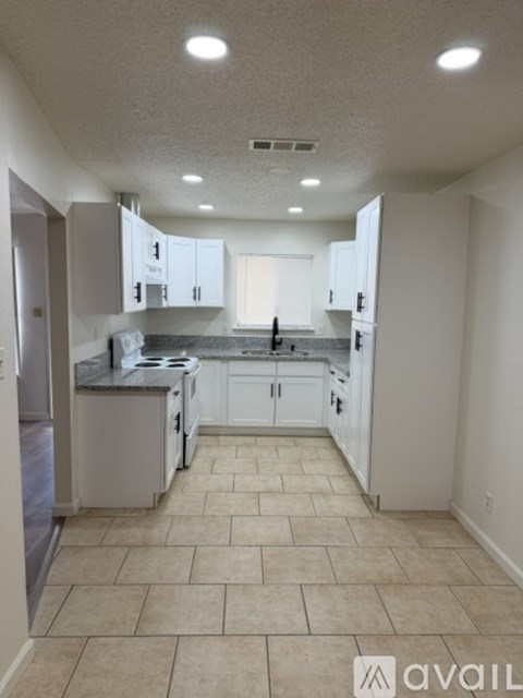 4208 North Pleasant Avenue 3 Beds Apartment for Rent