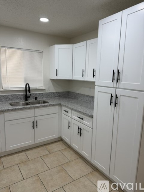 4208 North Pleasant Avenue 3 Beds Apartment for Rent