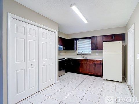 9906 North Myrtle Street 2 Beds Apartment for Rent