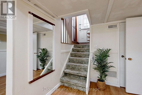 LOWER - 50 DENLOW DRIVE 2 Beds Apartment for Rent