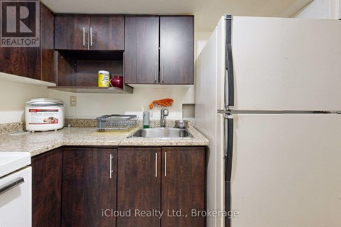 LOWER - 50 DENLOW DRIVE 2 Beds Apartment for Rent