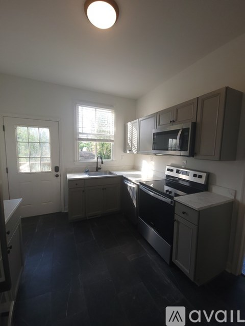 707 14Th St 2 Beds Apartment for Rent