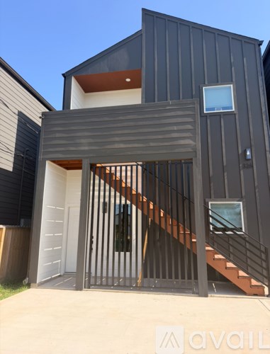 326 Clearwater Street 3 Beds Apartment for Rent