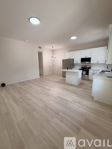 326 Clearwater Street 3 Beds Apartment for Rent