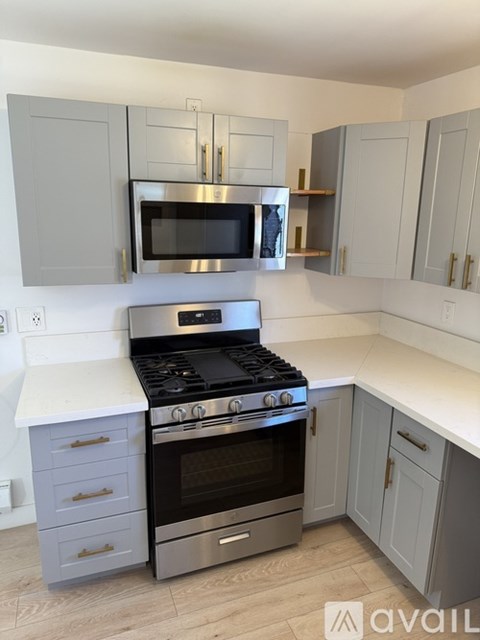 353 1/2 East Mcfarlane Drive 2 Beds Apartment for Rent