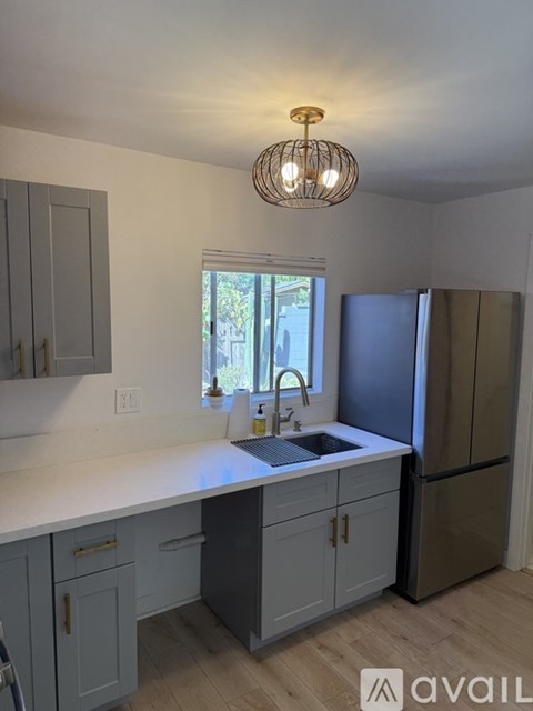 353 1/2 East Mcfarlane Drive 2 Beds Apartment for Rent