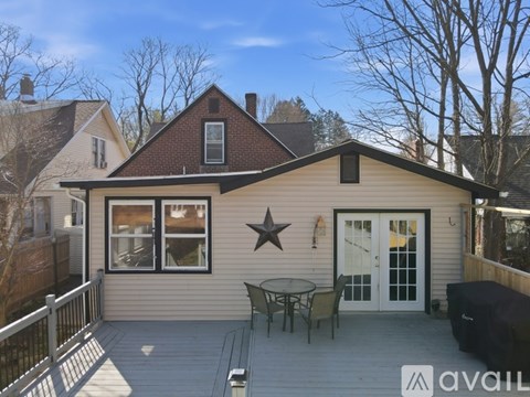 528 Wallace Street 3 Beds Apartment for Rent