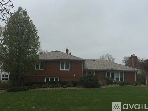 22133 South Woodland Road 3 Beds Apartment for Rent