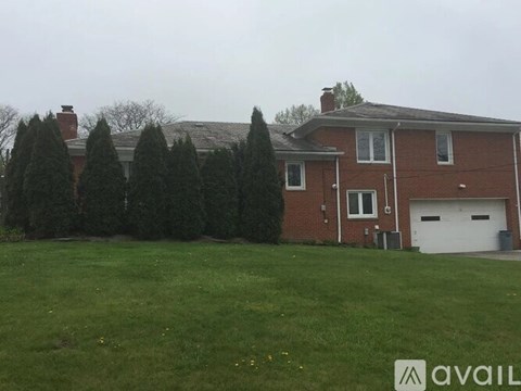 22133 South Woodland Road 3 Beds Apartment for Rent