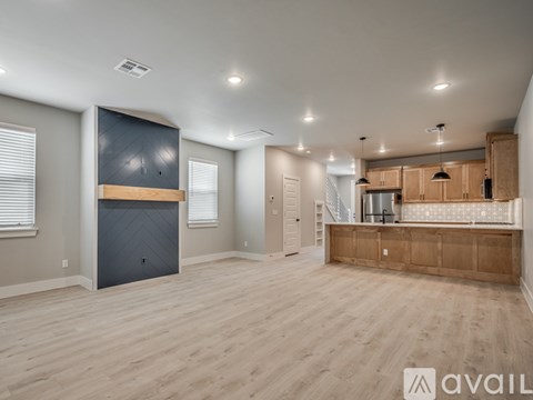 747 W Main St 3 Beds Apartment for Rent