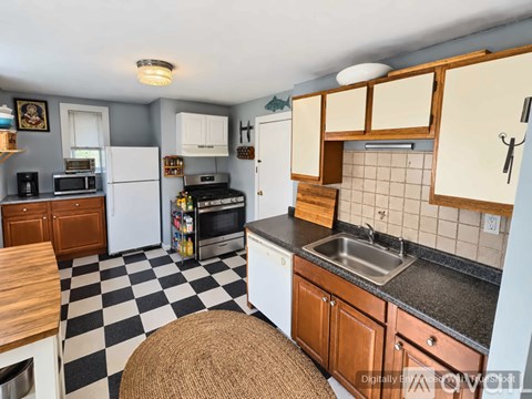 190 Holland St 2 Beds Apartment for Rent