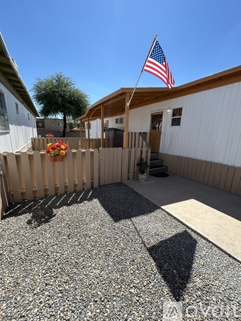 5920 South Fontana Avenue 2 Beds Apartment for Rent
