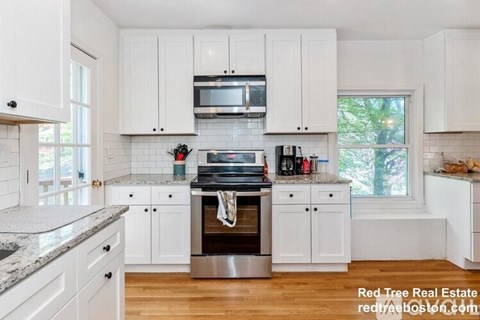 21 Kinross Rd 3 Beds Apartment for Rent