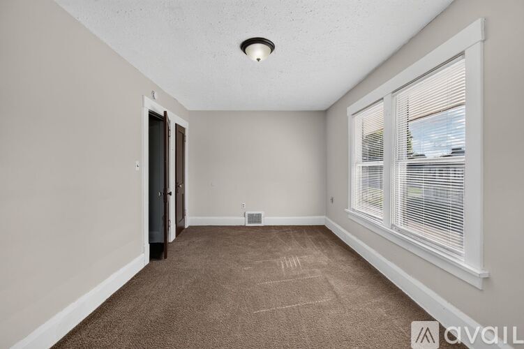 815 18th St NW 3 Beds Apartment for Rent - Photo gallery 4