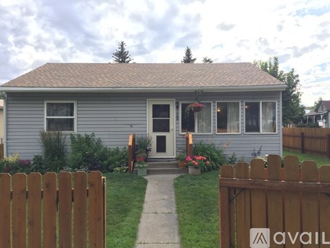 108 4Th Ave W 2 Beds Apartment for Rent