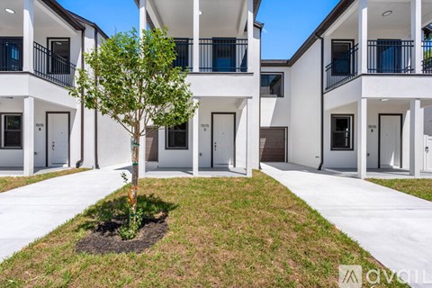 7015 N Central Ave 3 Beds Apartment for Rent