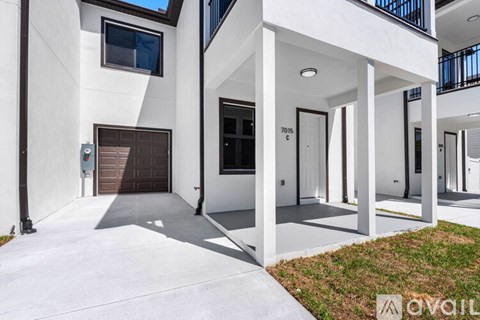 7015 N Central Ave 3 Beds Apartment for Rent